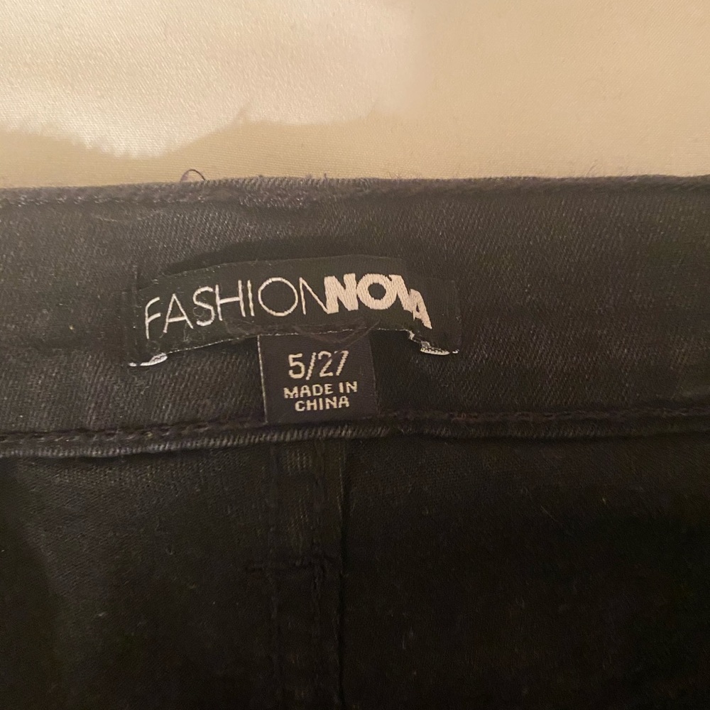 Distressed jeans - Picture 6 of 8